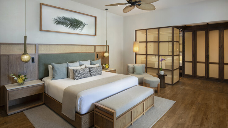 Junior Suite Deluxe Oceanfront 